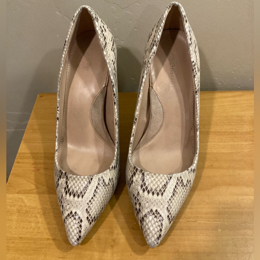 BCBG GENERATION Size 10 Pastel Snakeskin Shimmer Pointed Stiletto Heels